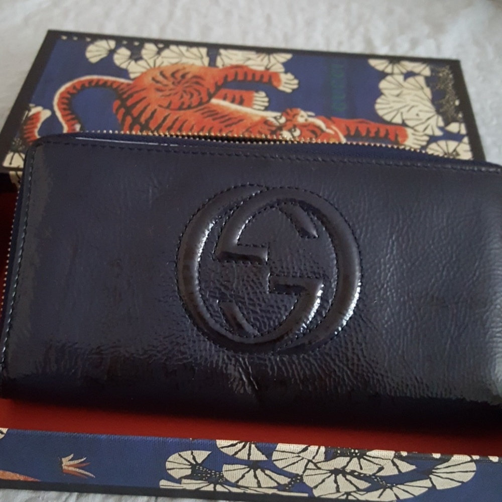 Gucci navy patent wallet